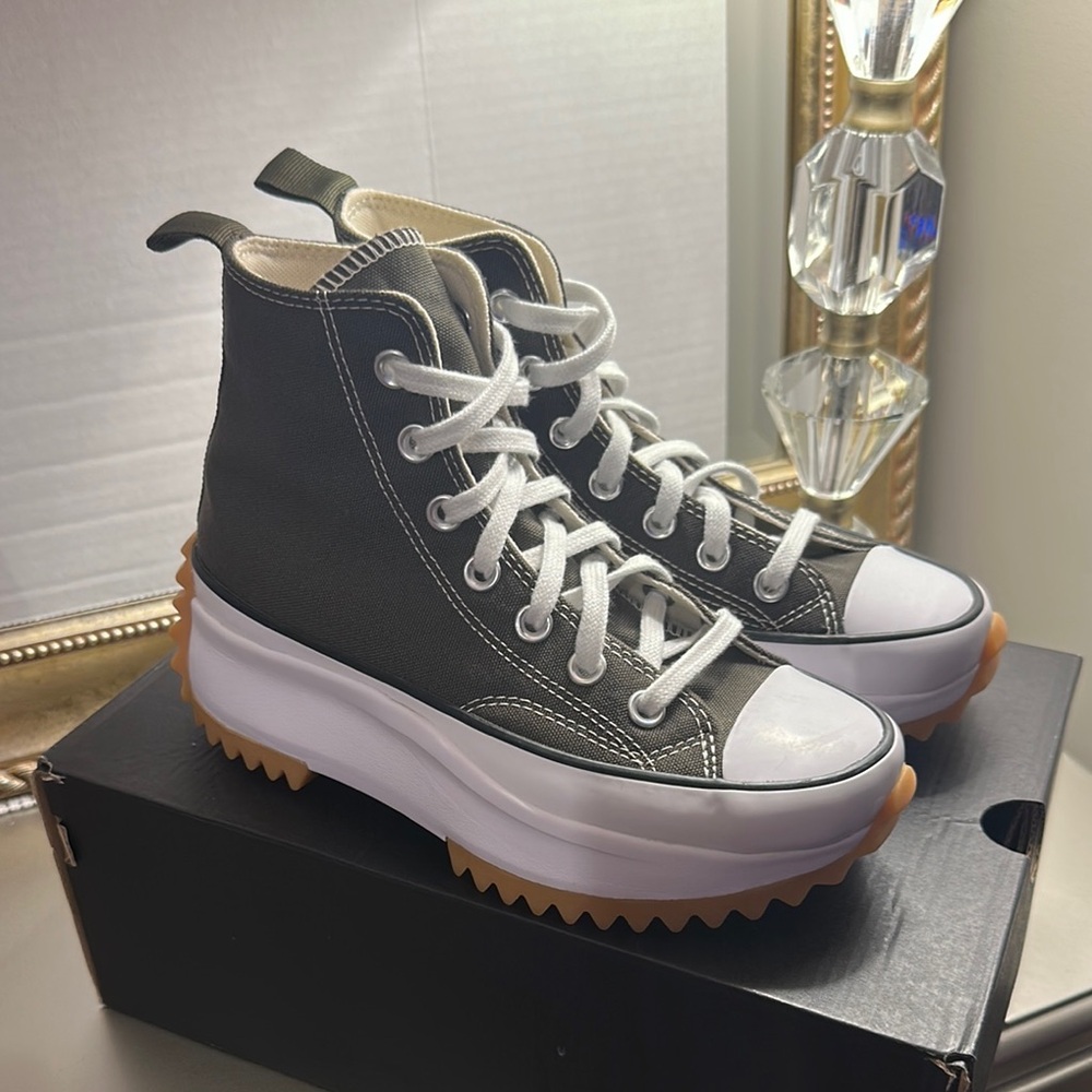 Converse High-Tops in Olive and White with gum Sole - Picture 5 of 9